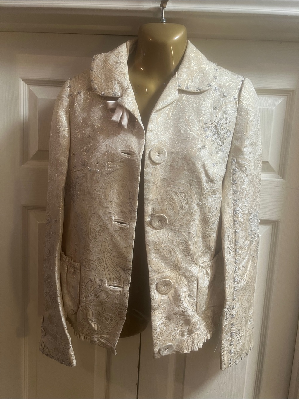 American Retro Ivory Embroidered Blazer Jacket (Bin 6-021)